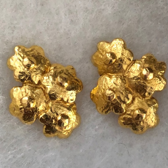 *SOLD*Vintage UNGARO Paris Gold Clip Earrings - Picture 1 of 5